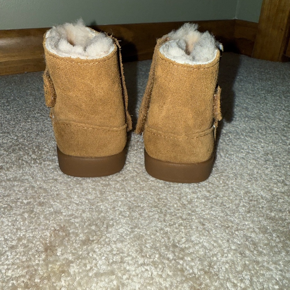 UGG Chestnut Keelan II Boots - GUC - Picture 4 of 8